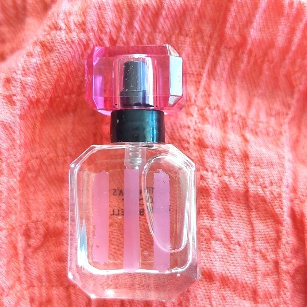 NEW BOTTLE VS BOMBSHELL PERFUME TRAVEL SIZE NOT MADE ANYMORE 7.5ML .25FL…